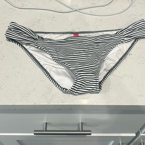 VS right ruched side bikini bottoms